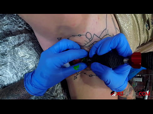 ❤️ Extrem tätowierte Hottie Sully Savage hat ein Tattoo auf ihrer Klitoris ️ Sex video bei de.sexindrag.ru